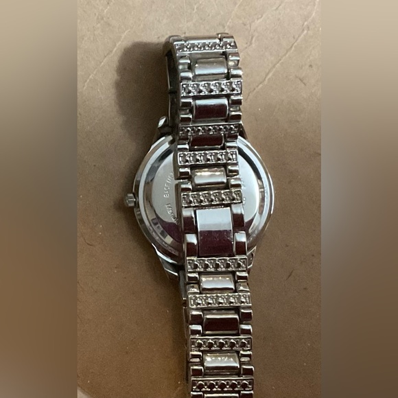 Disney: Mickey Mouse crystal accent bracelet /wrist watch.about/ appropriate 7”. - Picture 8 of 10